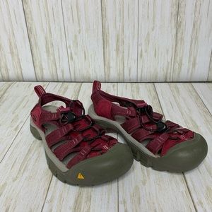KEEN women’s water shoes elastic closure wine 7US